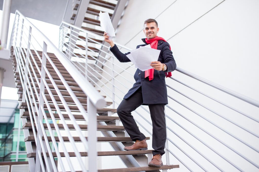 “Pros and cons of government jobs versus private jobs.”